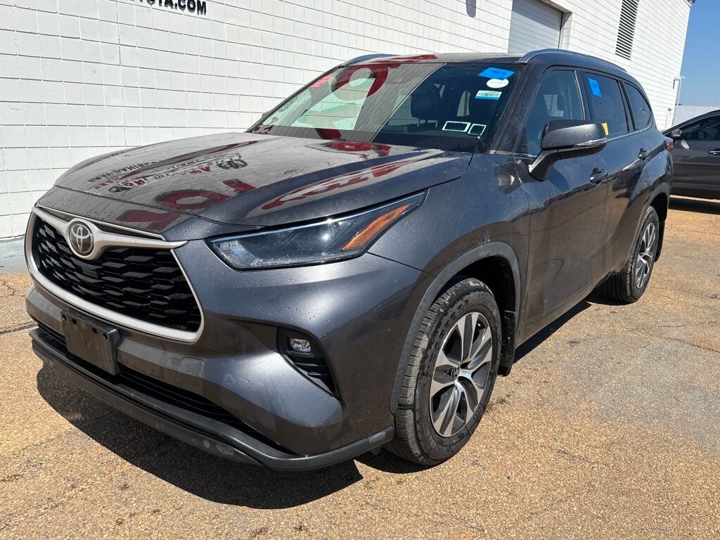 Used 2021 Toyota Highlander XLE SUV