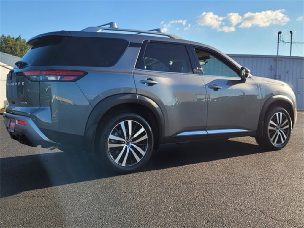 Used 2025 Nissan Pathfinder Platinum SUV