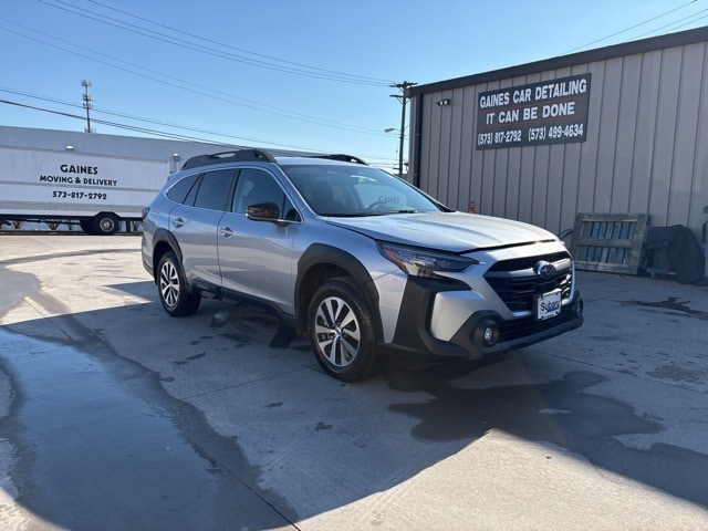 2025 Subaru Outback Premium's photo