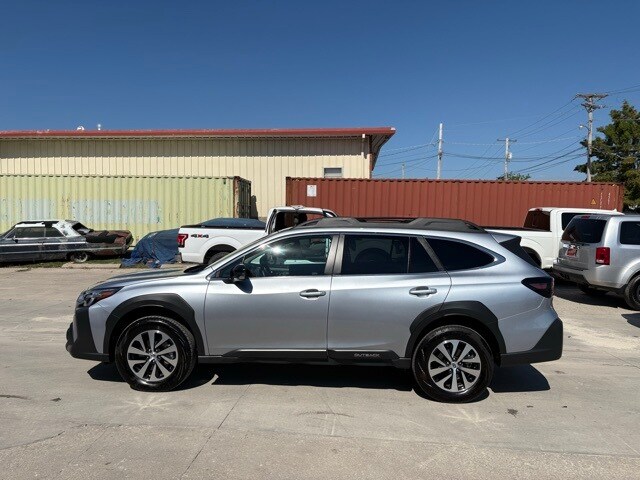 2025 Subaru Outback Premium photo 3