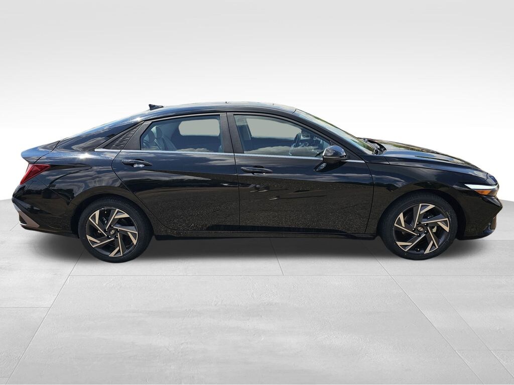 Used 2024 Hyundai Elantra Limited Sedan