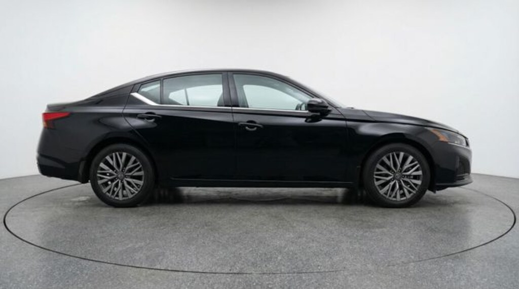 Used 2025 Nissan Altima SV Sedan