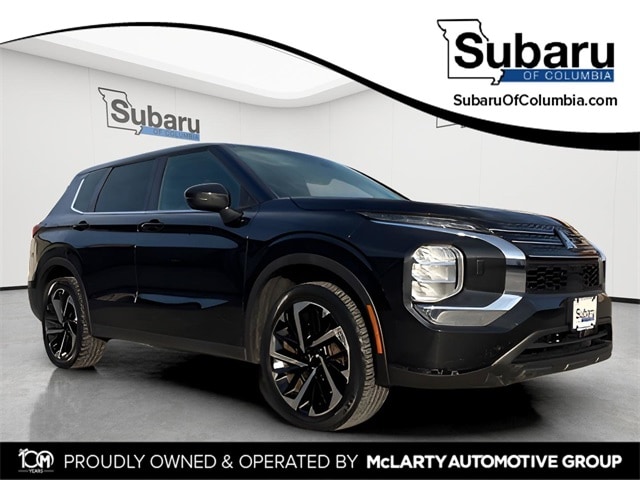 2022 Mitsubishi Outlander ES's photo