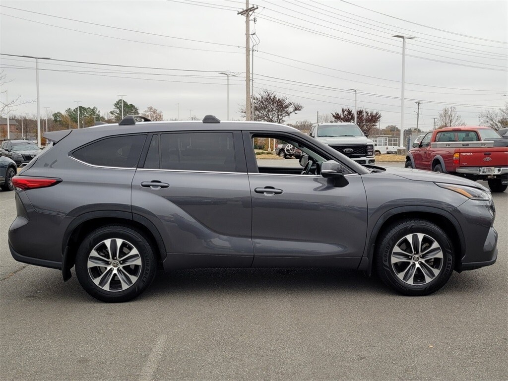 Used 2021 Toyota Highlander XLE SUV