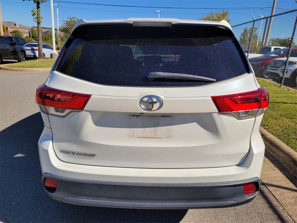 Used 2017 Toyota Highlander LE I4 SUV