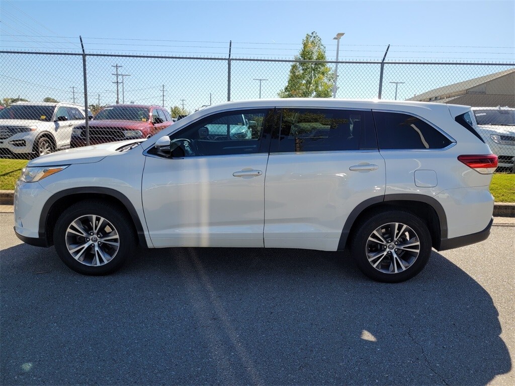 Used 2017 Toyota Highlander LE I4 SUV