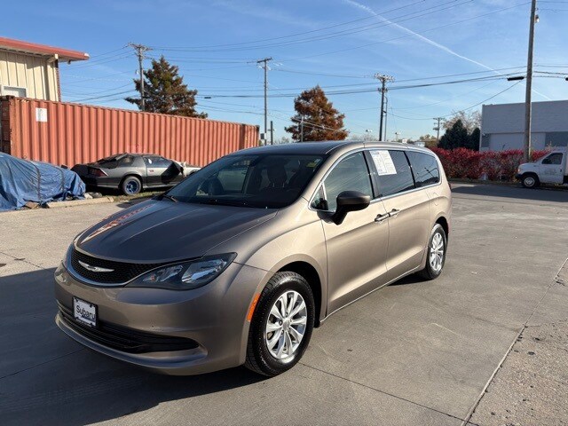 2018 Chrysler Pacifica LX photo 2