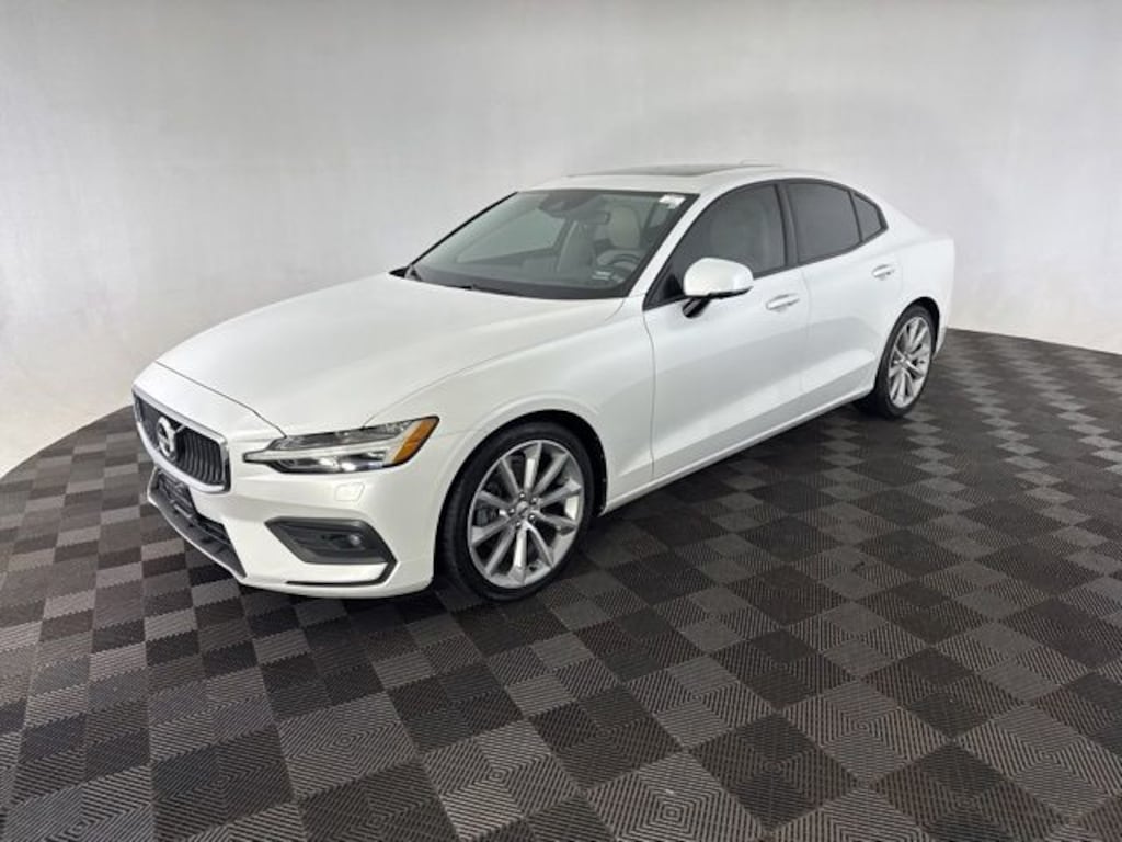 Used 2020 Volvo S60 T5 Momentum Sedan