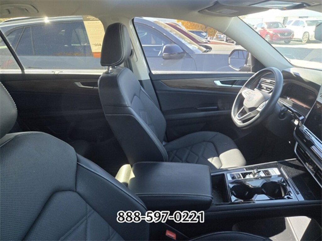 Used 2024 Volkswagen Atlas 2.0T SE w/Technology SUV