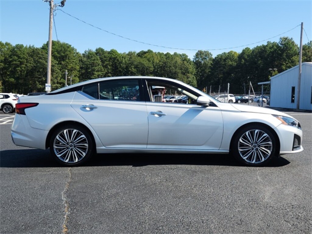 Used 2023 Nissan Altima 2.5 SL Sedan
