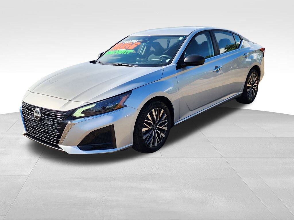 Used 2024 Nissan Altima 2.5 SV Sedan