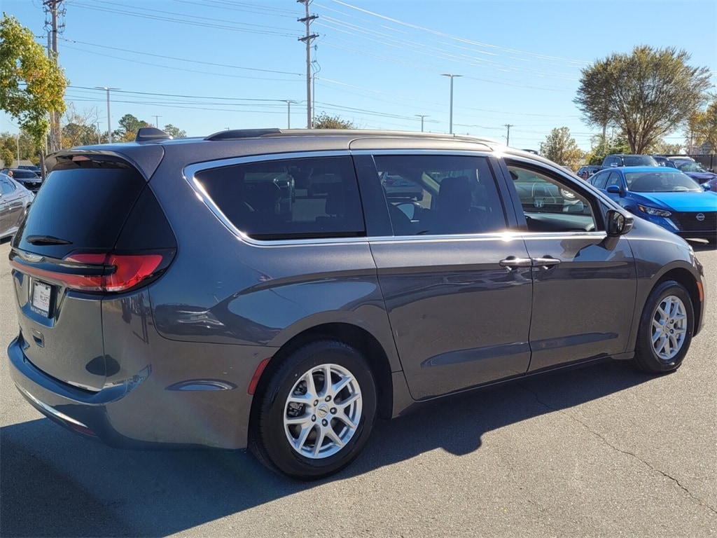 Used 2022 Chrysler Pacifica Touring L Van Passenger Van