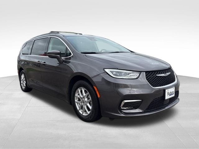 2022 Chrysler Pacifica Touring L's photo