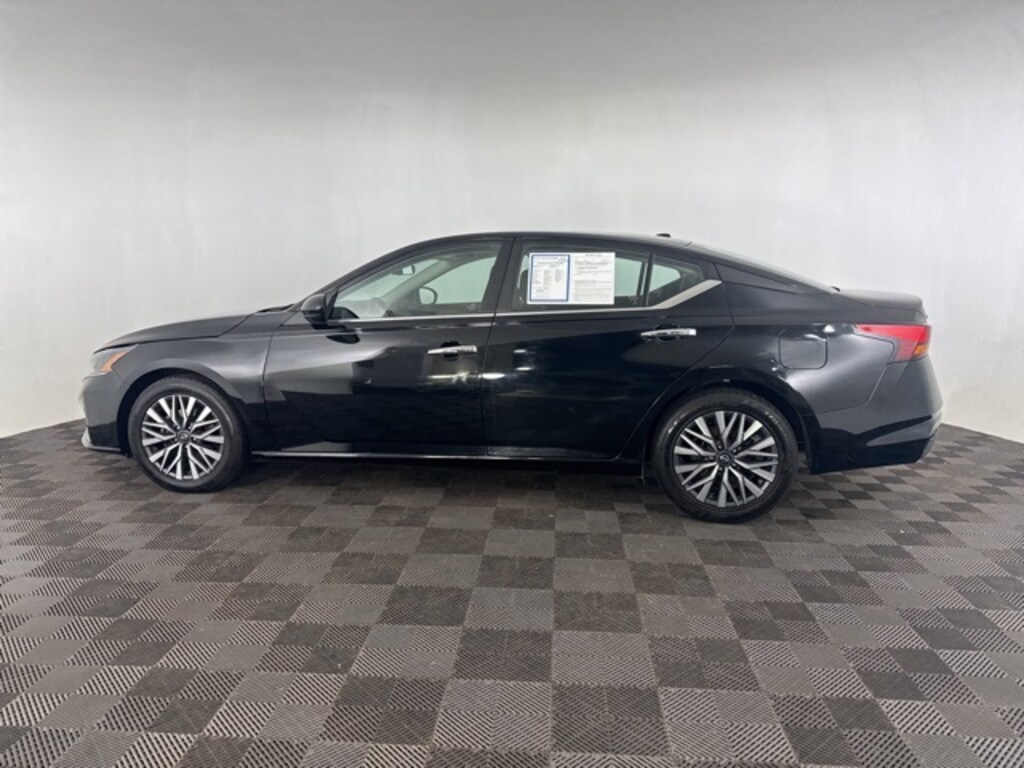 Used 2023 Nissan Altima 2.5 SV Sedan