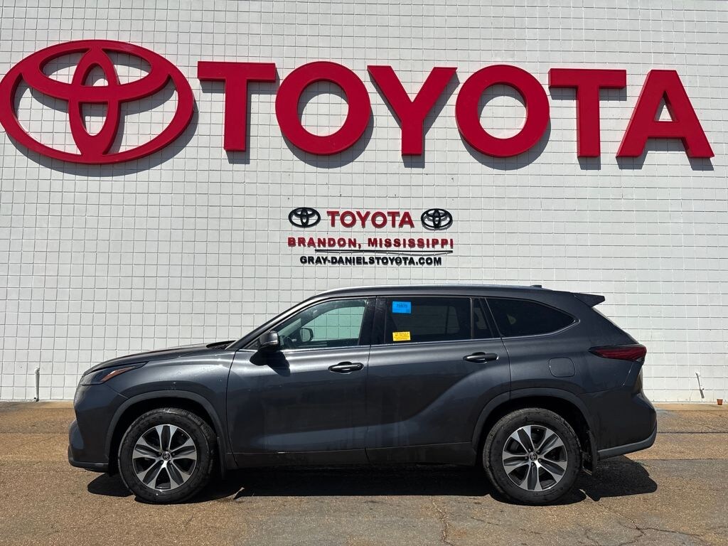 Used 2021 Toyota Highlander XLE SUV