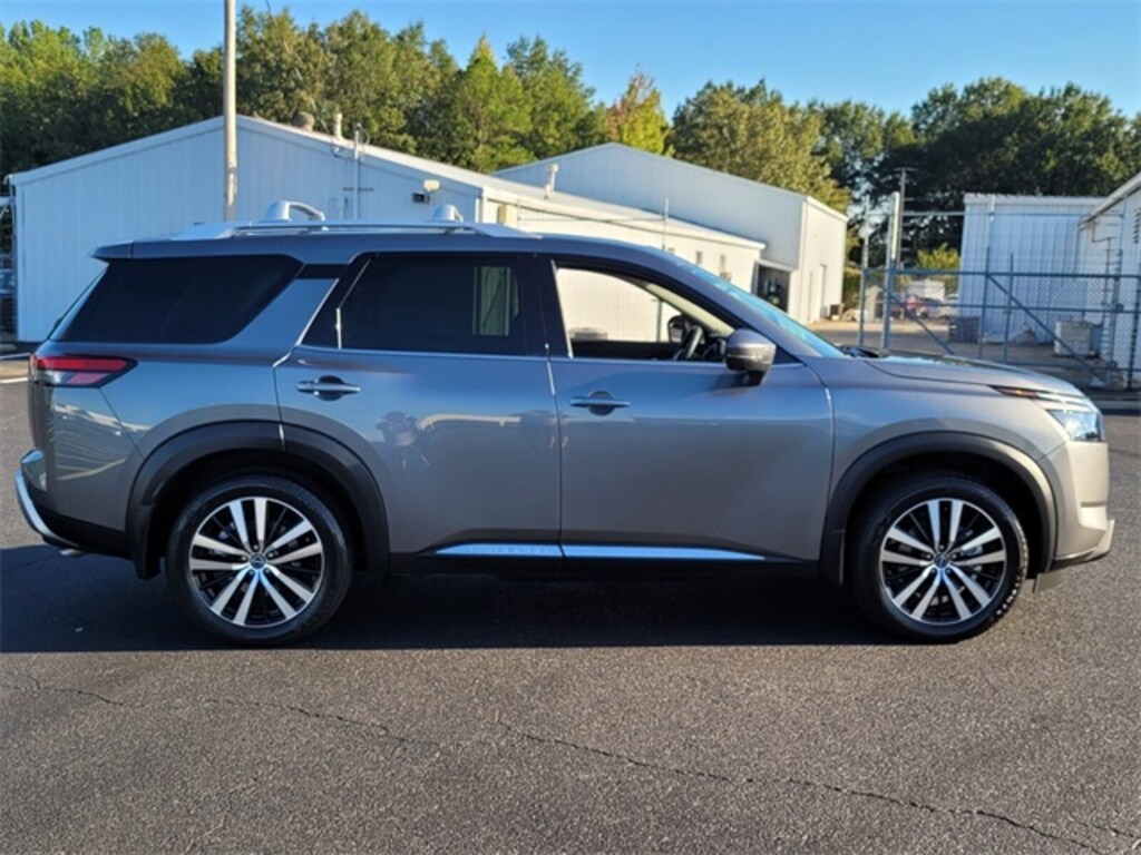 Used 2025 Nissan Pathfinder Platinum SUV