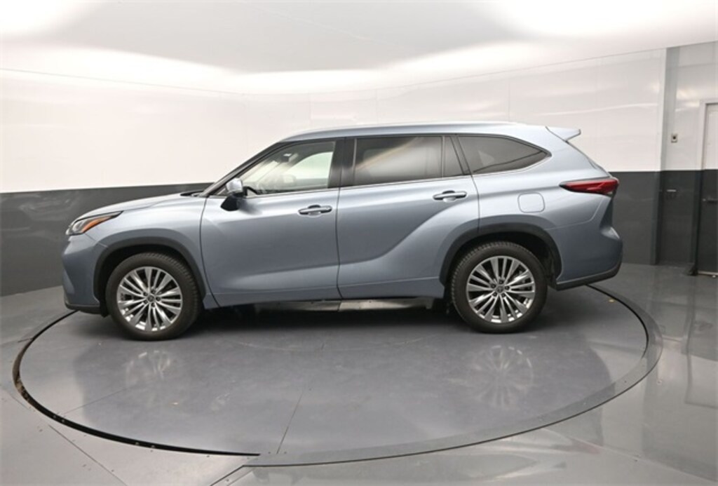 Used 2023 Toyota Highlander L SUV
