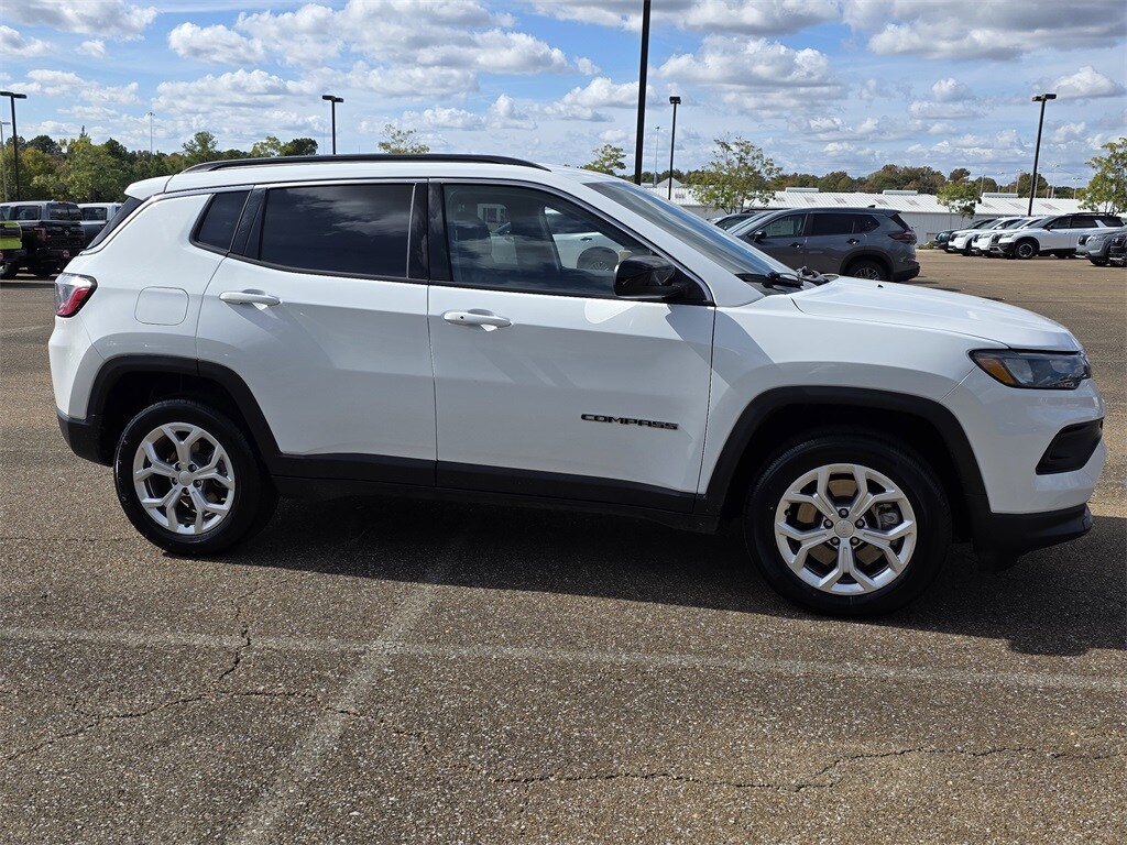 Used 2024 Jeep Compass Latitude SUV
