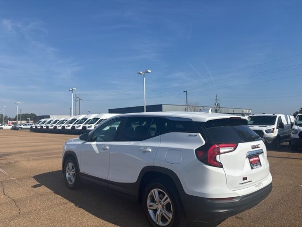 Used 2024 GMC Terrain SLE SUV