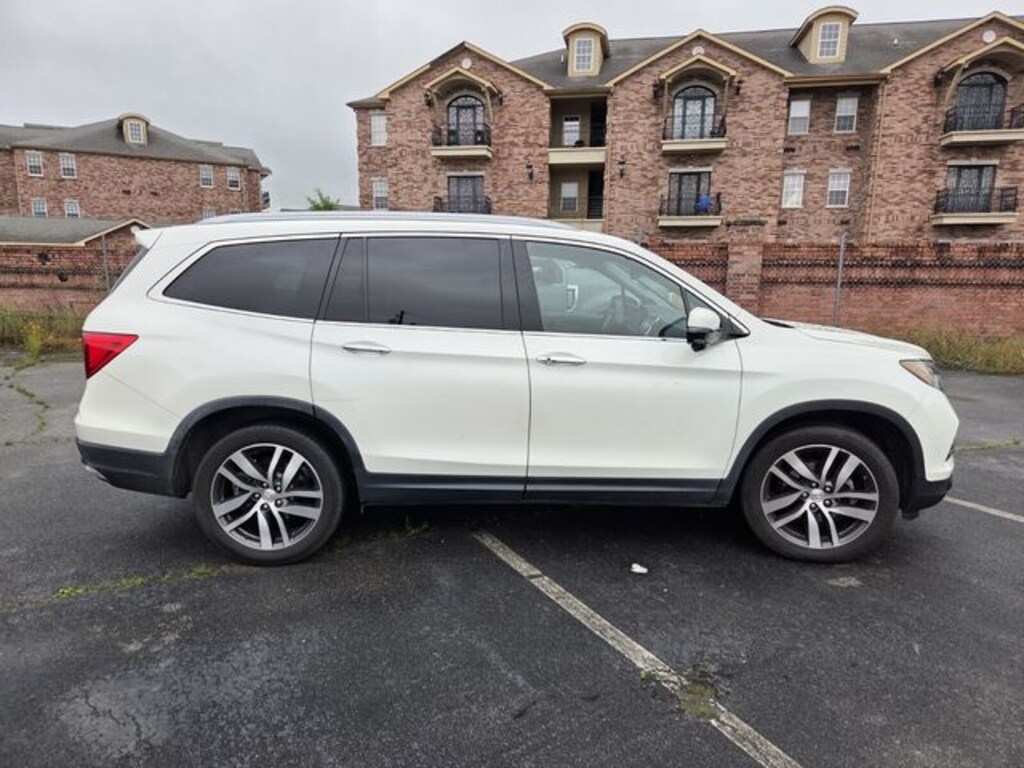 Used 2017 Honda Pilot Touring FWD SUV