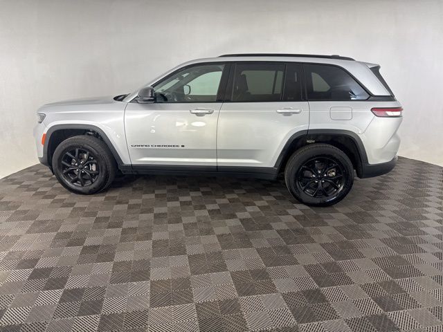 2025 Jeep Grand Cherokee Altitude - Photo 11