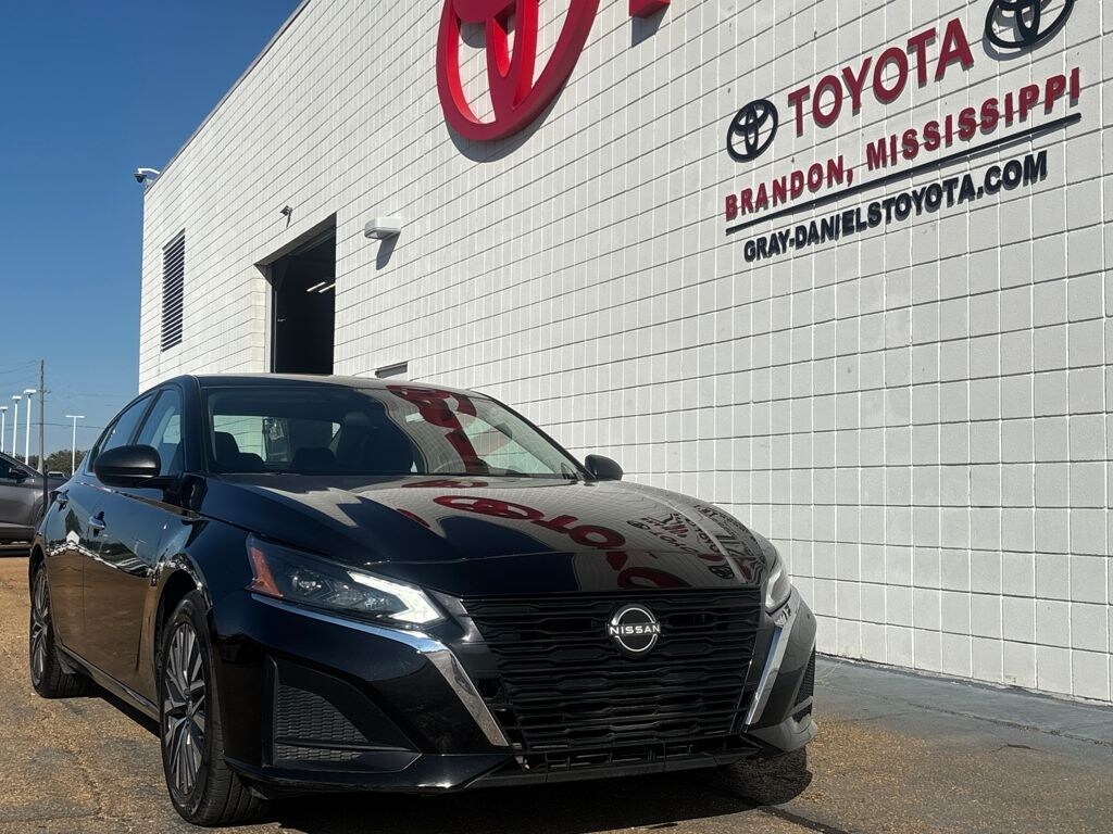 Used 2024 Nissan Altima 2.5 SV Sedan