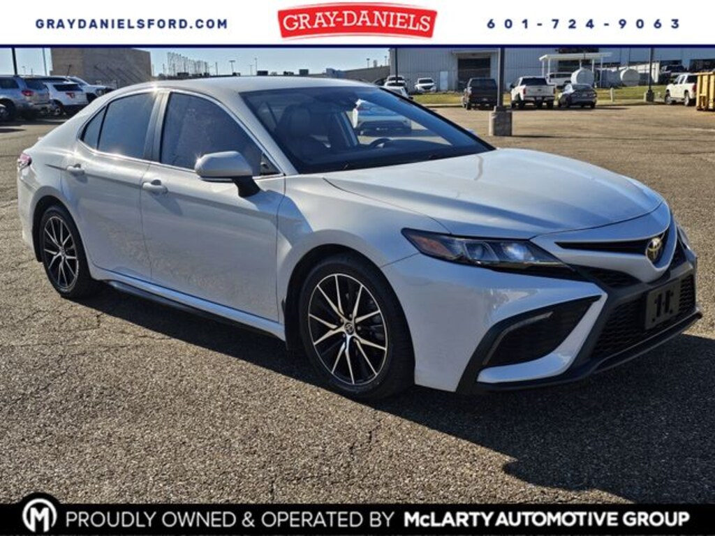 Used 2022 Toyota Camry SE Sedan