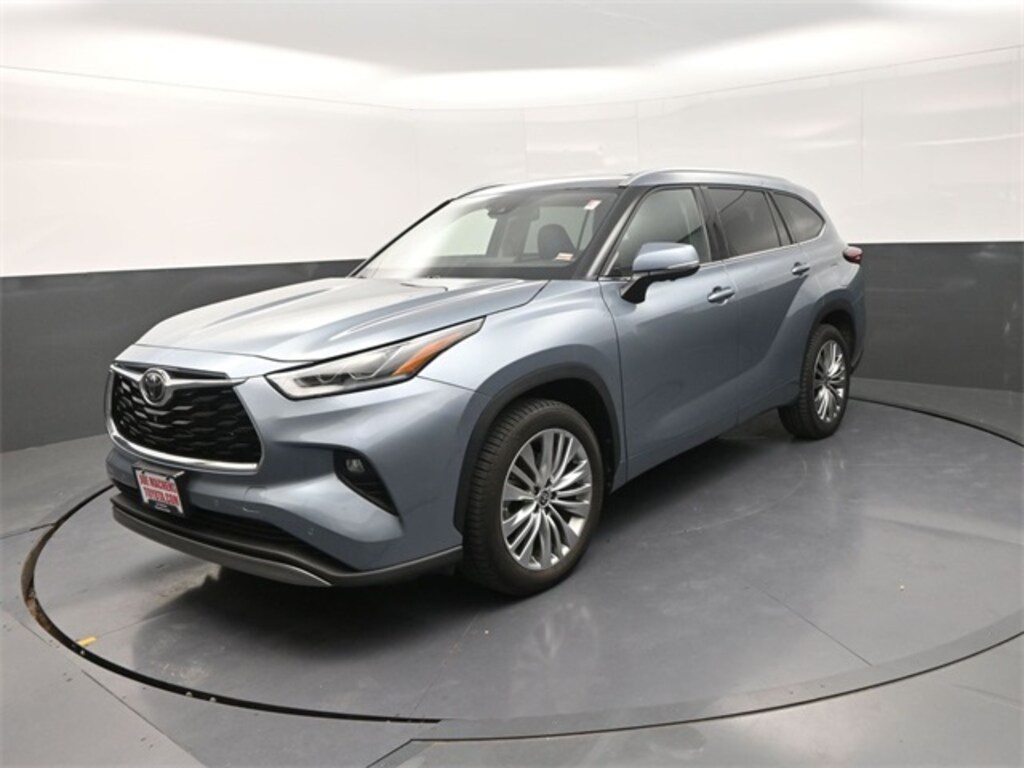 Used 2023 Toyota Highlander L SUV