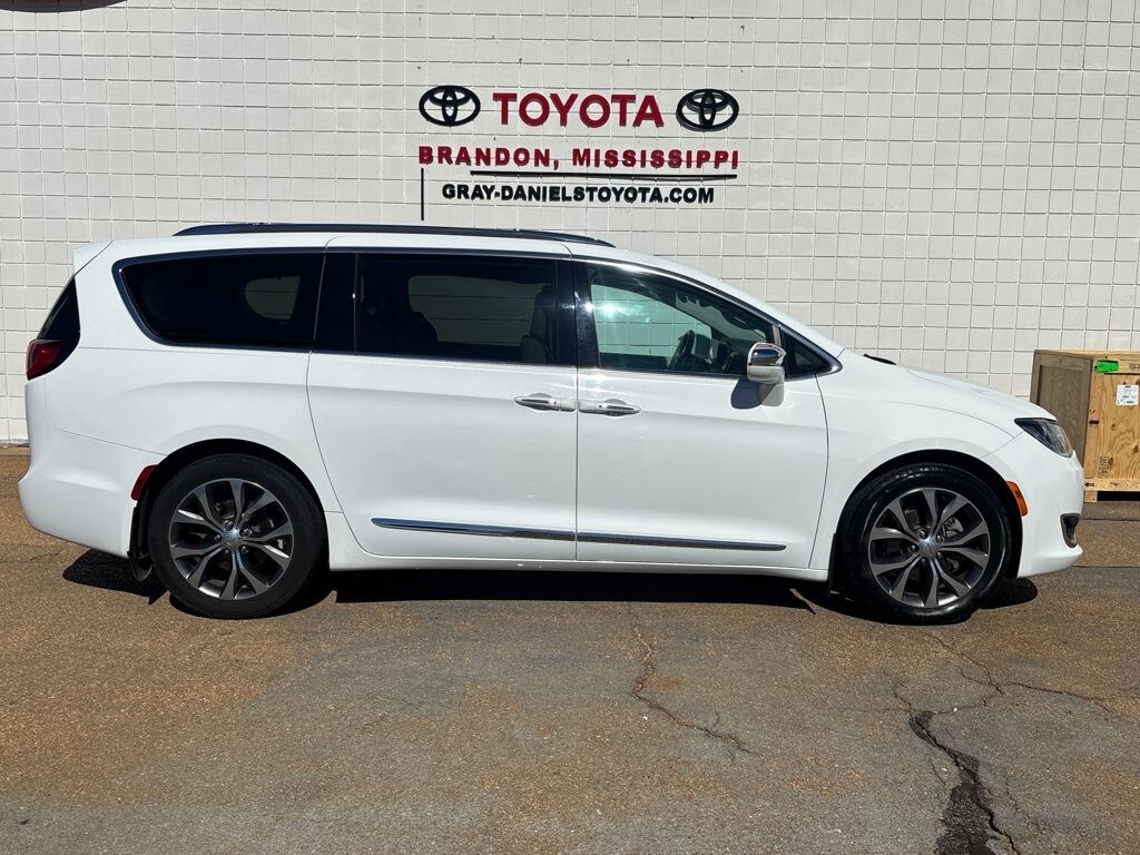 Used 2017 Chrysler Pacifica Limited Van