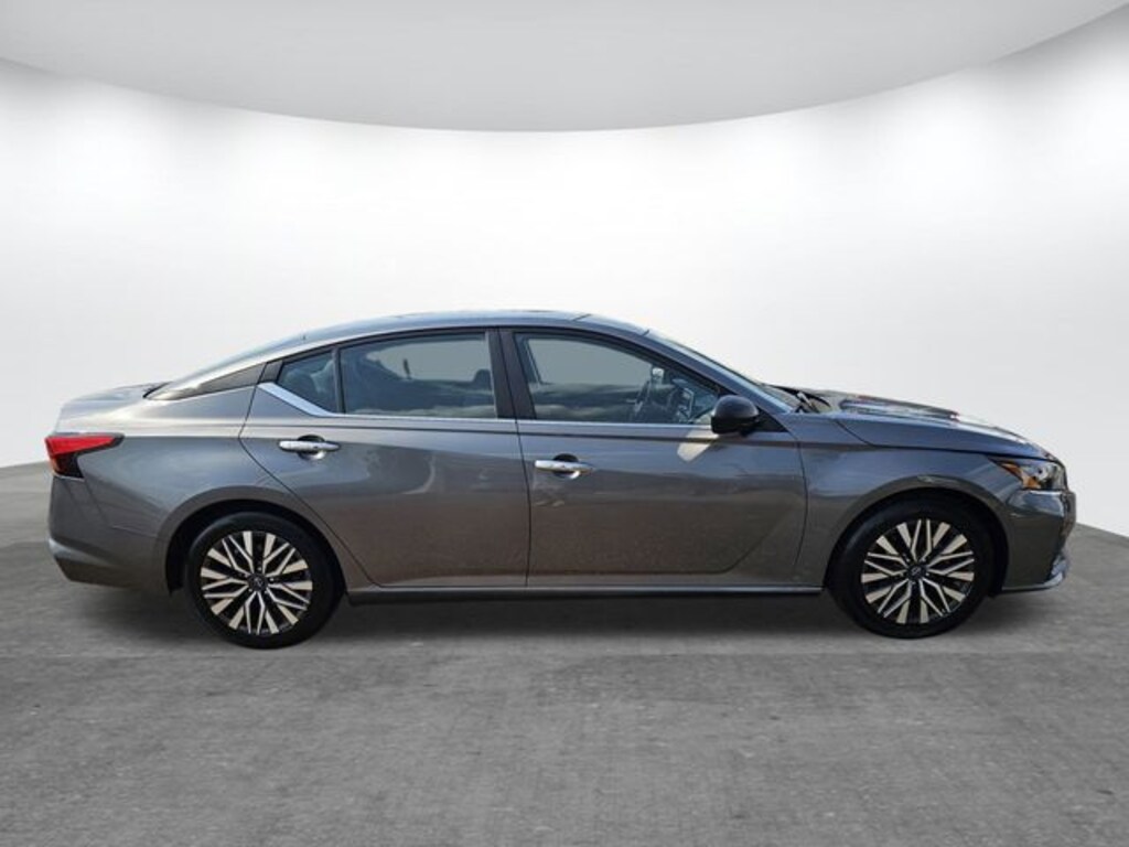 Used 2024 Nissan Altima 2.5 SV Sedan