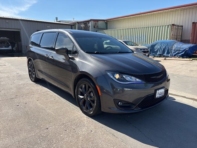 2018 Chrysler Pacifica Touring Plus's photo