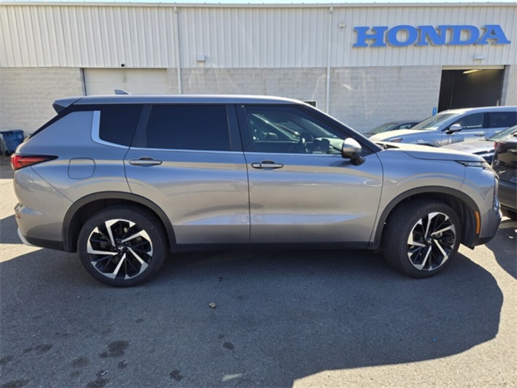 Used 2023 Mitsubishi Outlander SE SUV