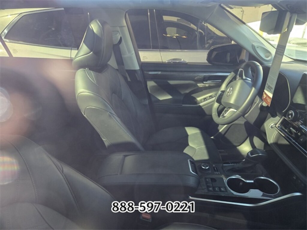 Used 2025 Toyota Highlander SUV