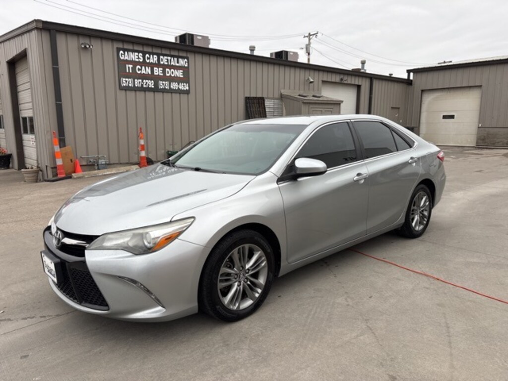 Used 2016 Toyota Camry SE Sedan
