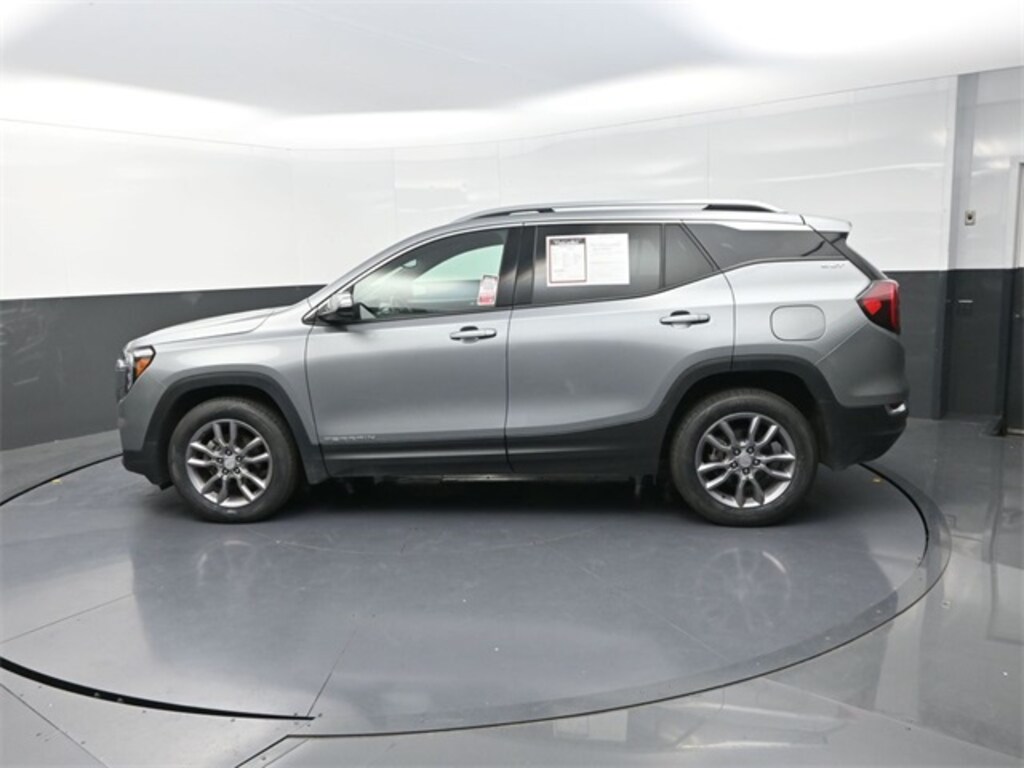 Used 2024 GMC Terrain SLT SUV