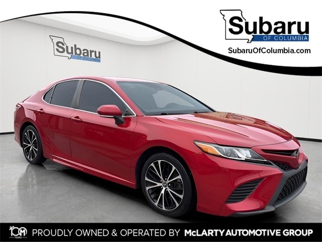 2020 Toyota Camry SE's photo