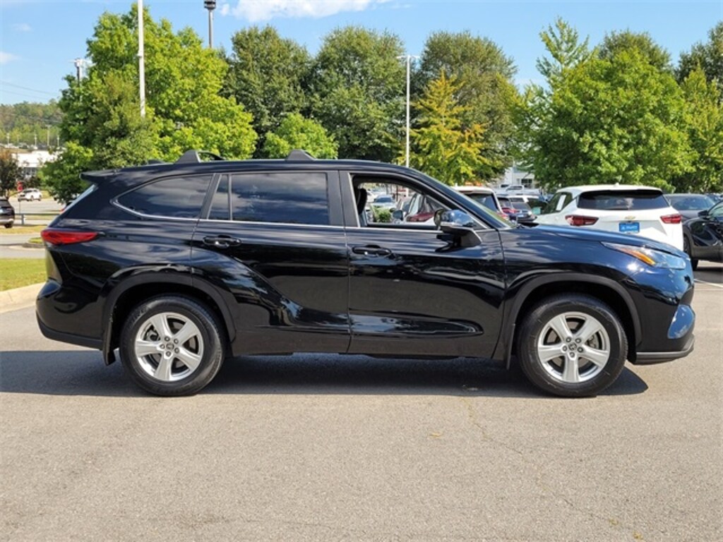 Used 2023 Toyota Highlander L SUV