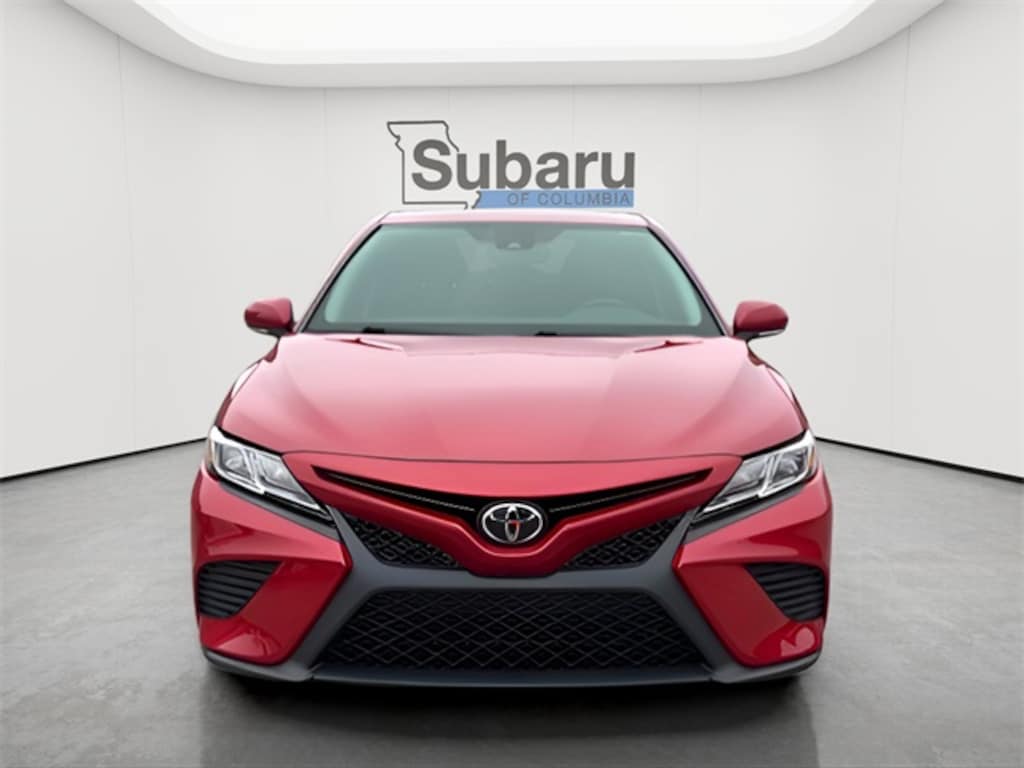 Used 2020 Toyota Camry SE Sedan