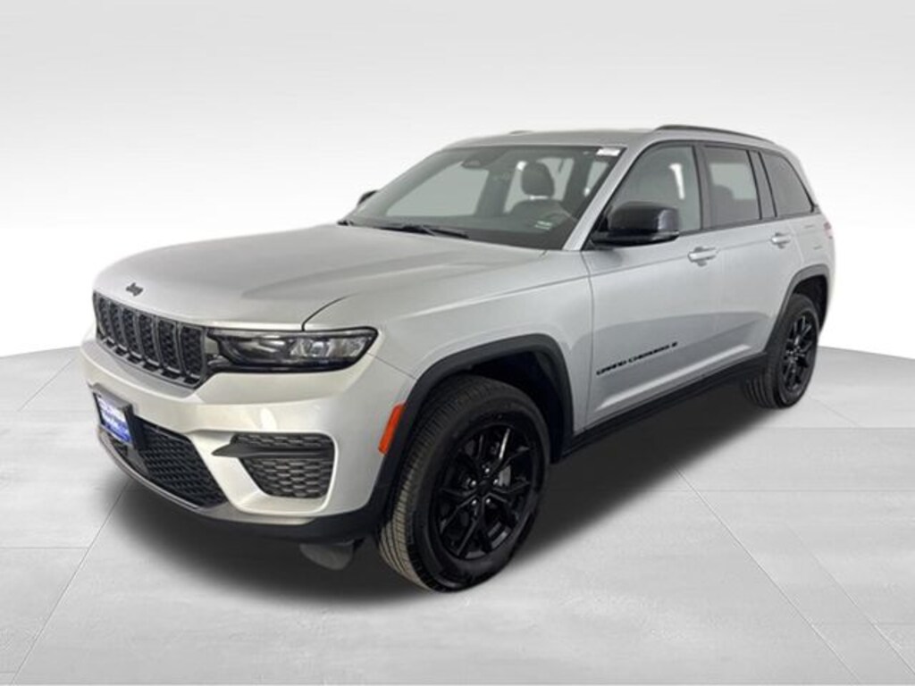 Used 2025 Jeep Grand Cherokee Laredo SUV