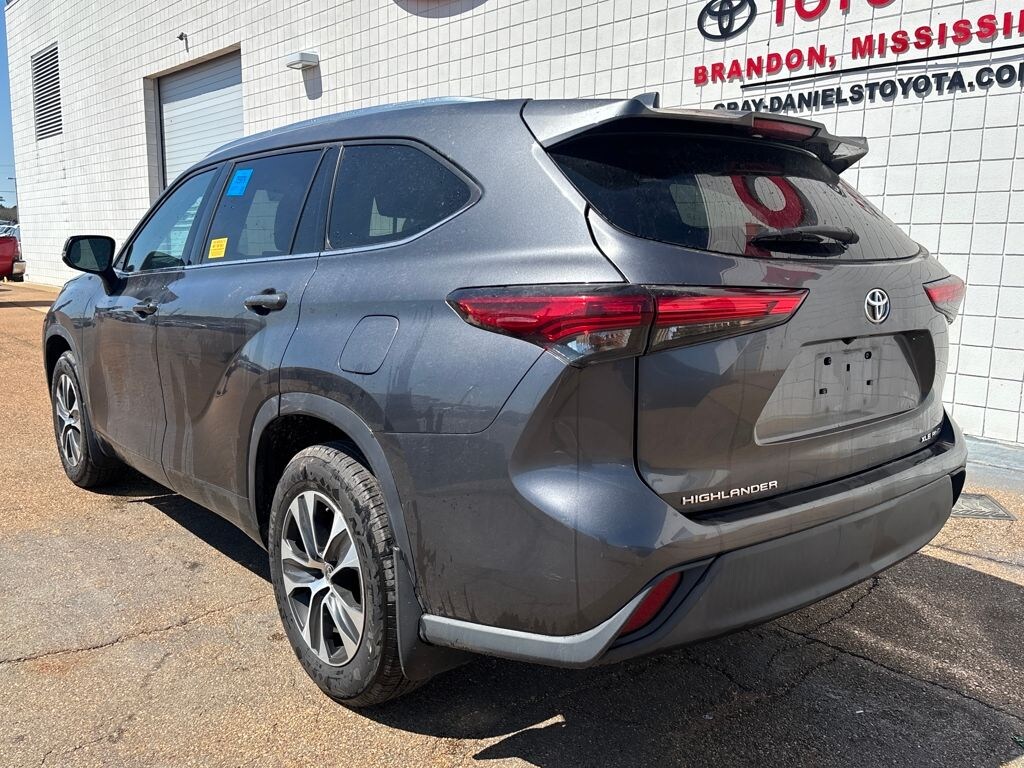 Used 2021 Toyota Highlander XLE SUV