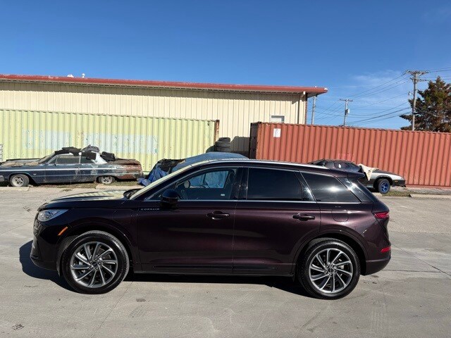 2023 Lincoln Corsair Grand Touring photo 3