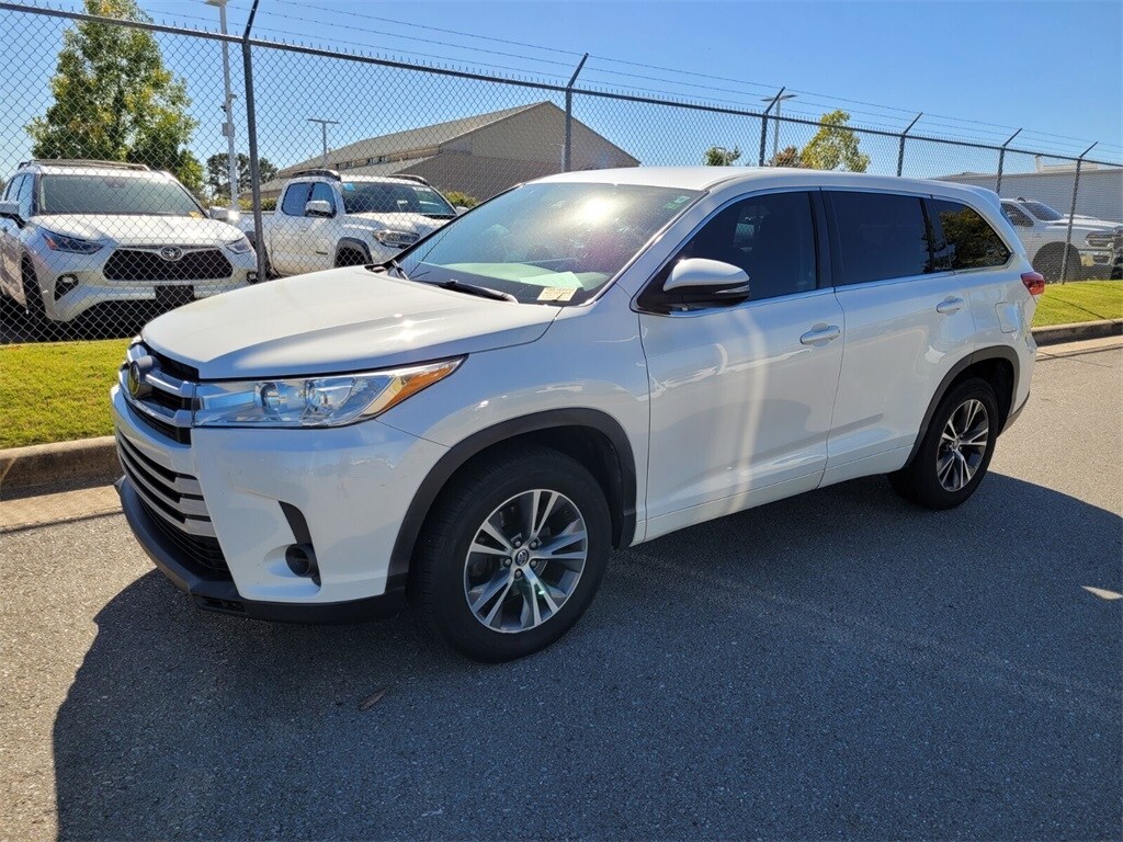 Used 2017 Toyota Highlander LE I4 SUV