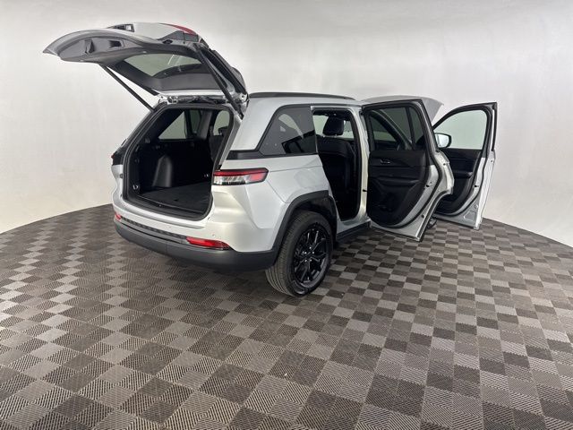 2025 Jeep Grand Cherokee Altitude - Photo 18