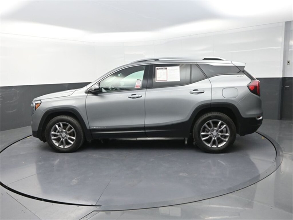 Used 2024 GMC Terrain SLT SUV