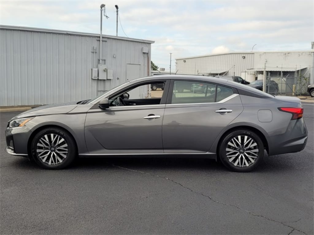 Used 2024 Nissan Altima 2.5 SV Sedan