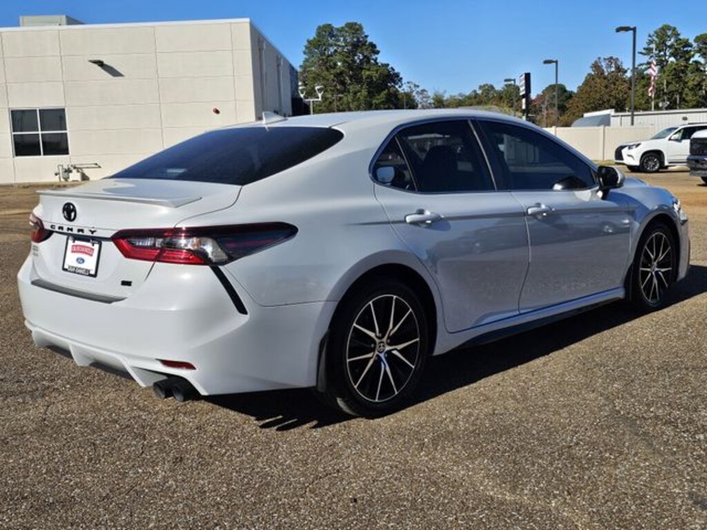 Used 2022 Toyota Camry SE Sedan