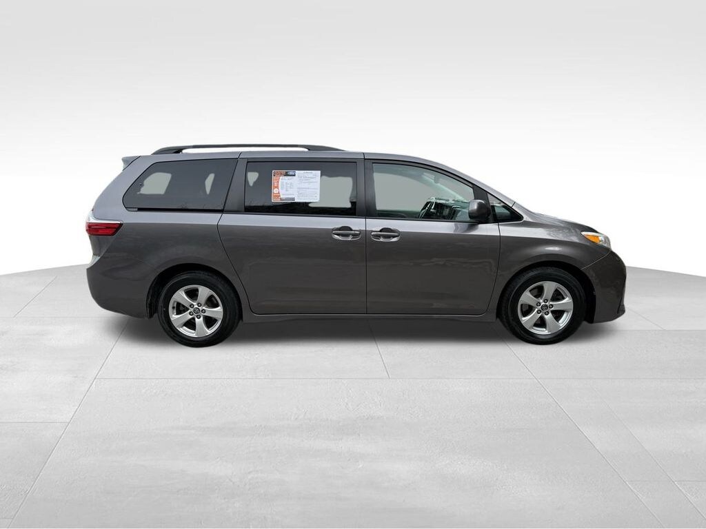 Used 2018 Toyota Sienna LE 8 Passenger Van Passenger Van