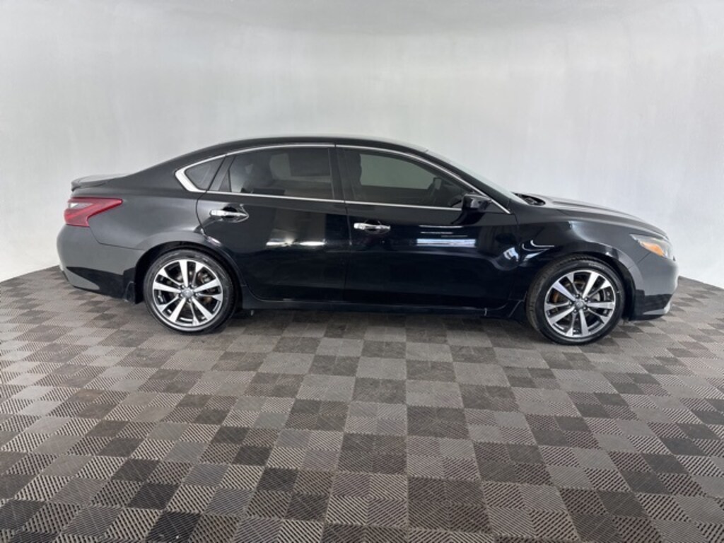 Used 2016 Nissan Altima 2.5 SR Sedan
