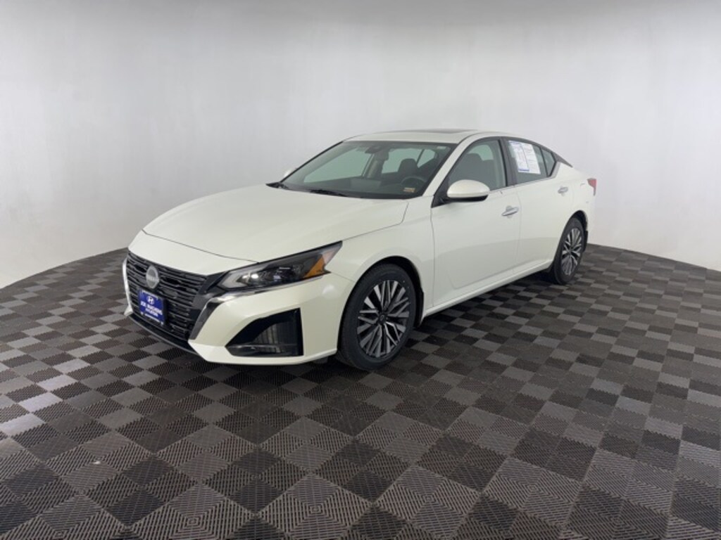 Used 2023 Nissan Altima 2.5 SV Sedan