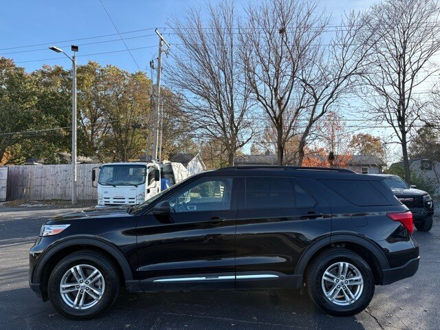 2023 Ford Explorer XLT photo 3